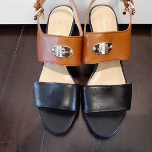 COACH Hendrick Wedge Black/Saddle Sandals -Size 7B